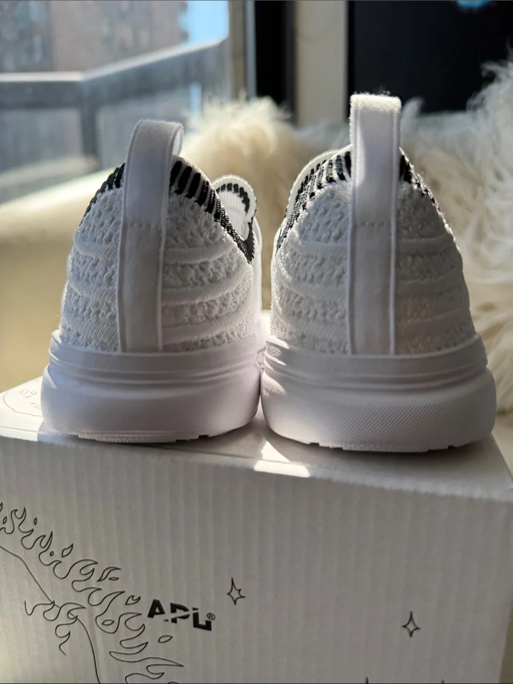 NIB, Ret $119, APL TechLoom White Wave Youth Sneakers (Size 4/EUR 35.5/ Unisex